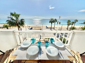 Direct Beach Access with Sea View, AC & WiFi